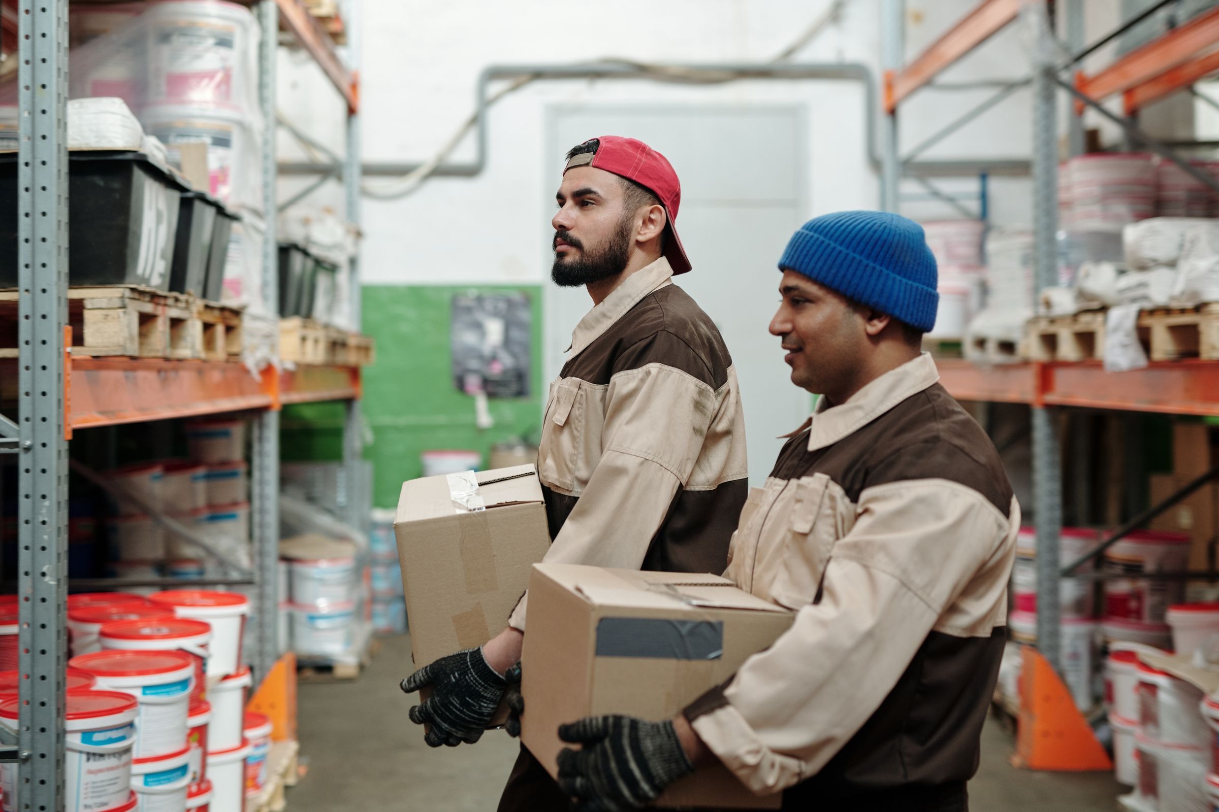 Crisp cargo handling in warehouse