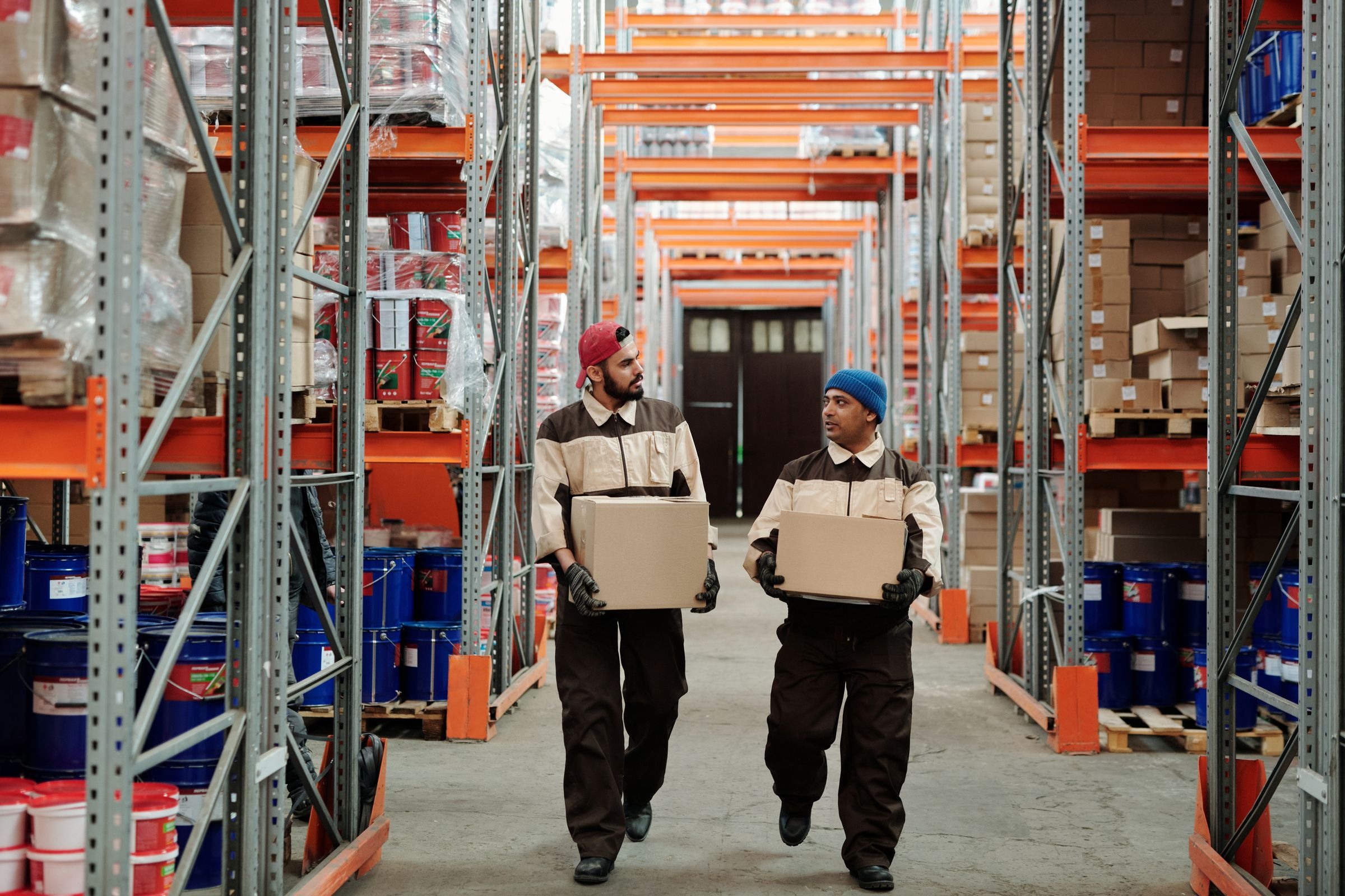 Cargo handling in warehouse